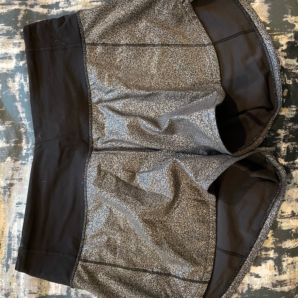 Lululemon Speed up 4in mid rise, size 4, gray/black metallic color